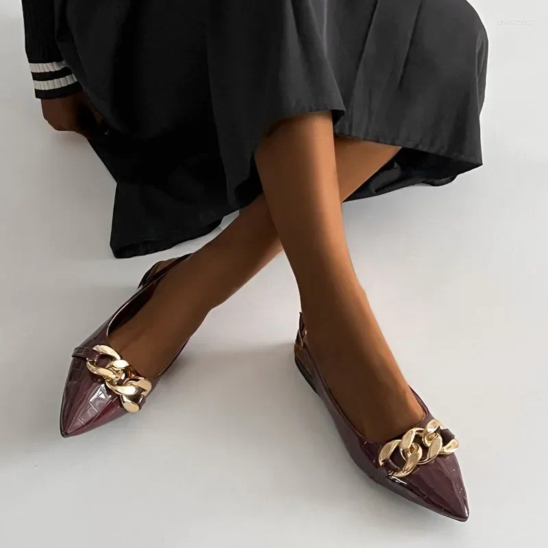 Sandals Women's 2025 Summer Fashion Metal Chain Flats Pointed Toe Ladies Casual Shallow Shoes Women Designers hurenlakeshoes hurenlakeshoes