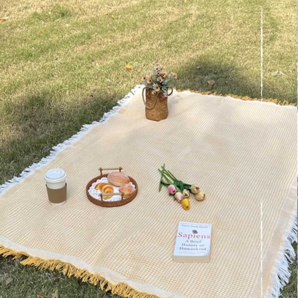 Picnic Blanket with Tassel Camping Mat Lawn Pad for Outdoor Travel Portable Knitting Tablecloth Nap Bedspread Y250210