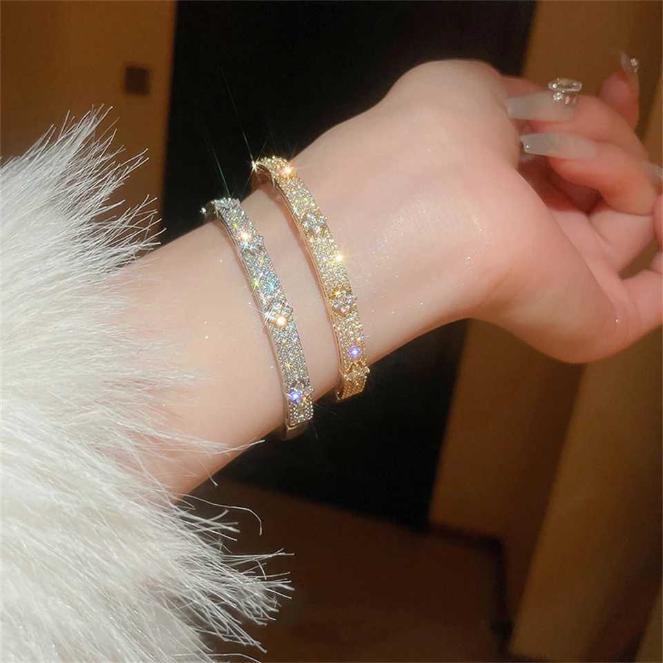 Yupsk Luxury Shiny Full Zircon Open Bangle Bracelet for Women Exquisite Brass Flowers Design Wedding Party Jewelry Gift Y250208