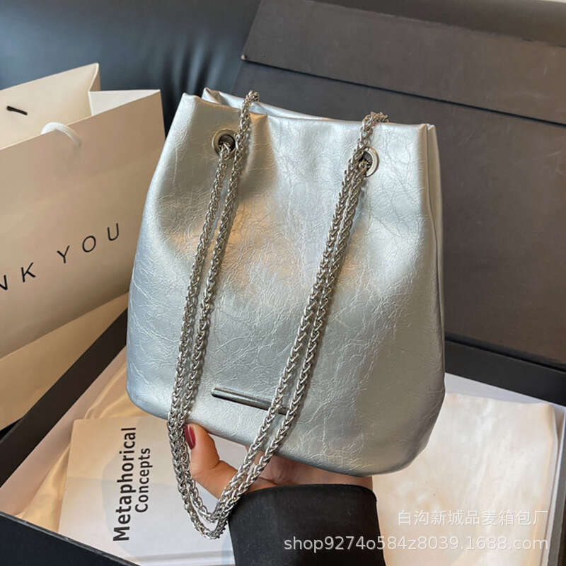 Large capacity armpit bag for women new fashion chain solid color shoulder bag soft leather versatile tote bag