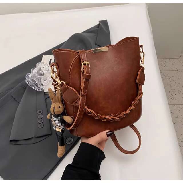 Women's Bags Ai Cheng's niche design ladies' new high-end texture versatile crossbody bag, hand-held bucket bag