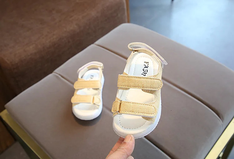 Childrens Shiny Light Shoes Little Kids Glowing Light Sandals Little Girls LED Light-up Shoes Childrens Luminous Beach Sandals 250121