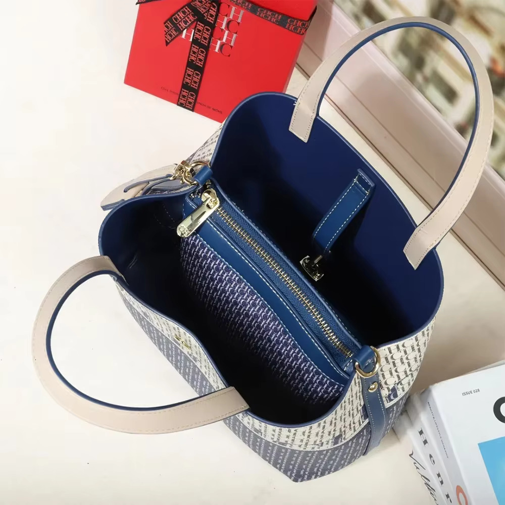 New Unique Large Capacity Women's Bucket Shoulder Bag Classic Retro Exquisite Print Style Multi Purpose