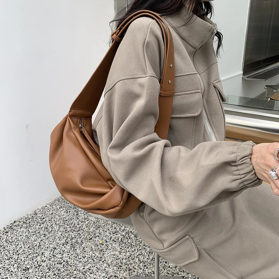 2025S New Free Shipping Designer Bag Women Soft Pu Leather Shoulder Messenger Armpit Retro Lady Pillow Bags Purses And Handbags