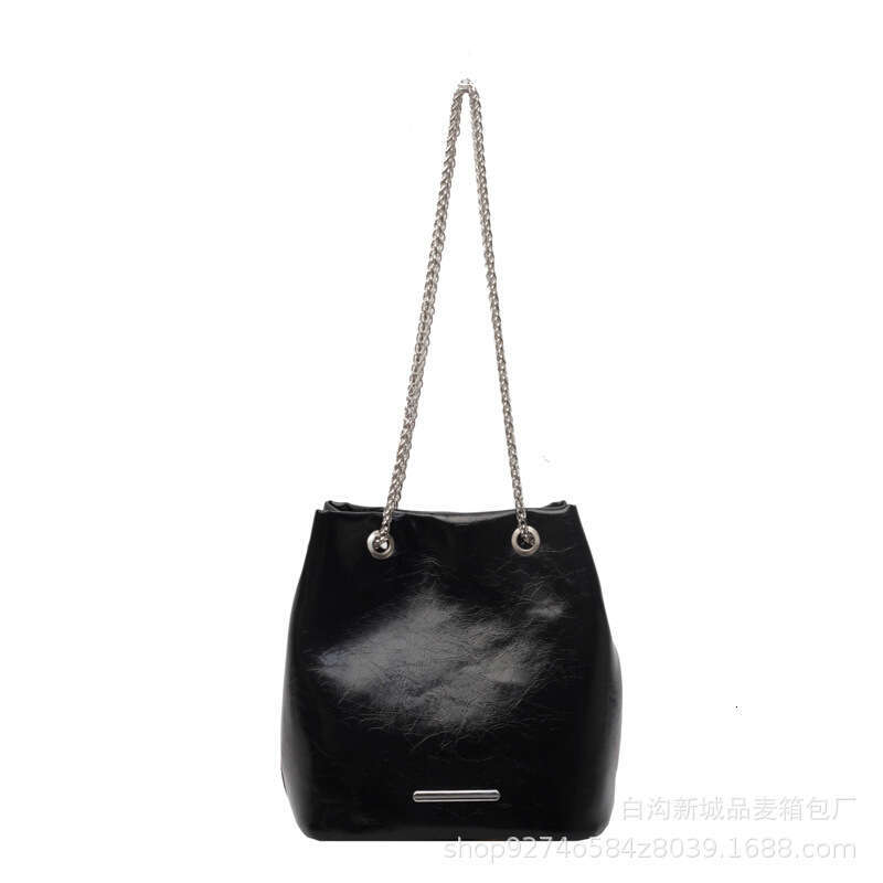 Large capacity armpit bag for women new fashion chain solid color shoulder bag soft leather versatile tote bag