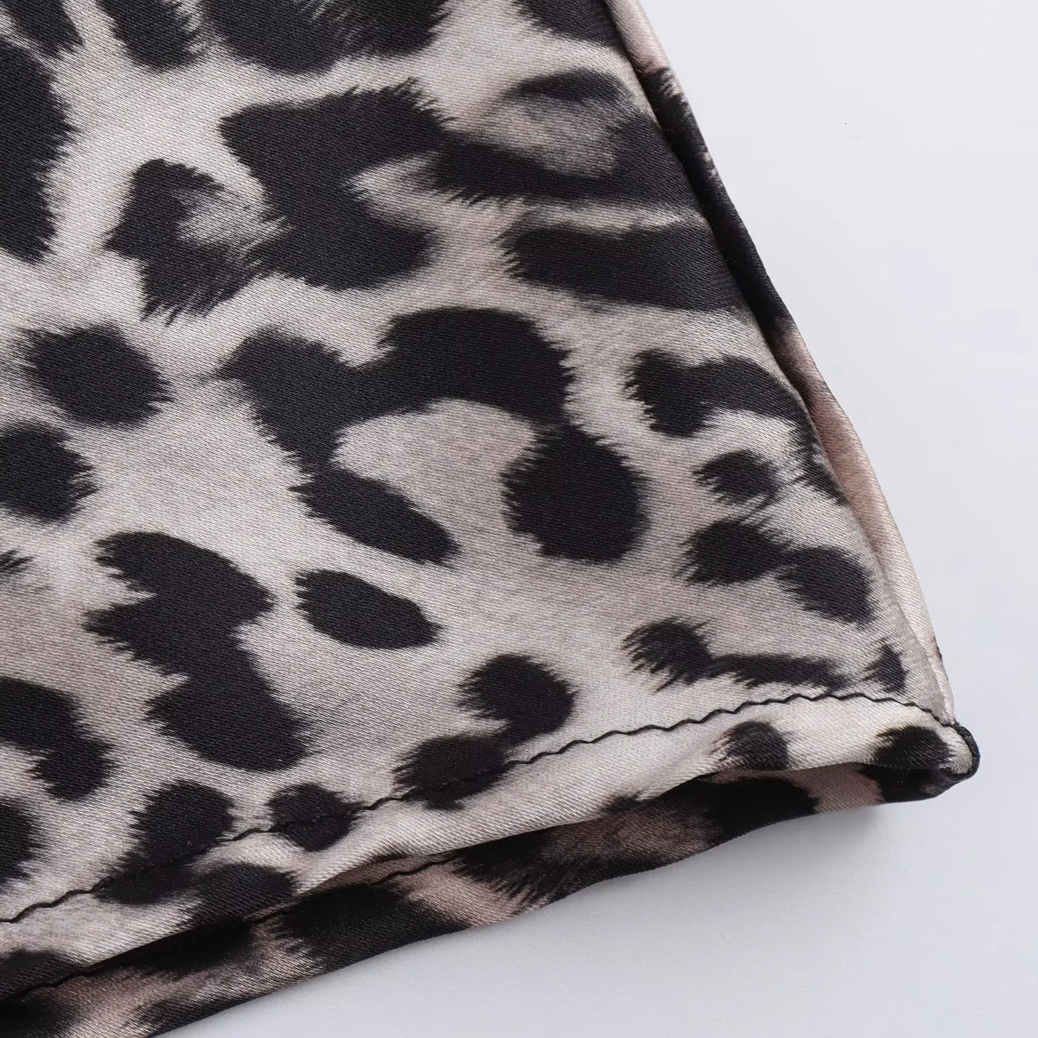 2024 Autumn Vneck European And American Style Fashionable Silk Satin Texture Leopard Print Suspender Backless MIDI Dress 250207