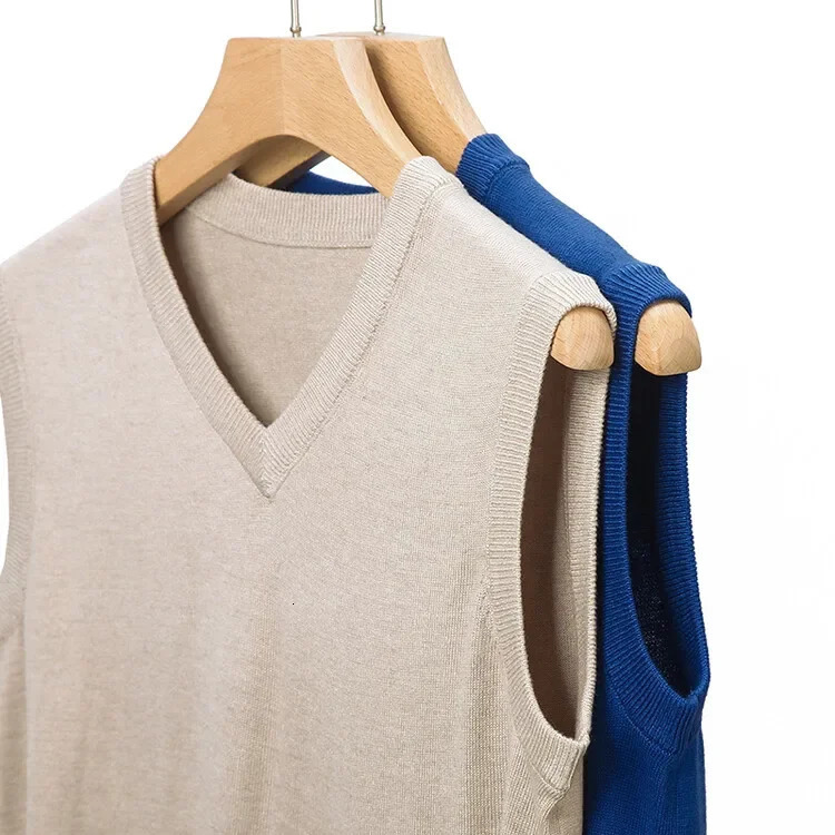 2025 Mens Autumn Highend Sweater Vest Vneck Warm Knit Sleeveness Tank Clothes Pullover Tops 250110