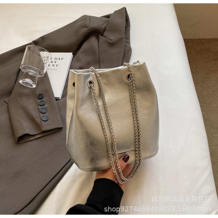 Large capacity armpit bag for women new fashion chain solid color shoulder bag soft leather versatile tote bag