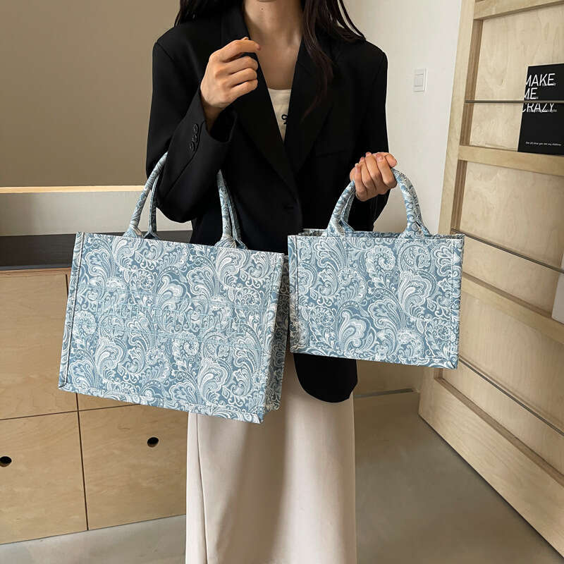 Small niche design, large capacity handbag, crossbody tote, women's bag, 2024 new style, stylish handbag