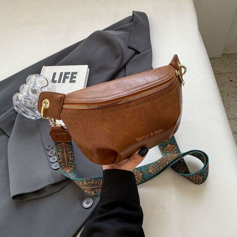 2025S Designer S New Model This Year S Popular Small For Women In Spring Summer New Textured Chest With Wide Shoulder Straps Versatile Commuting Cross