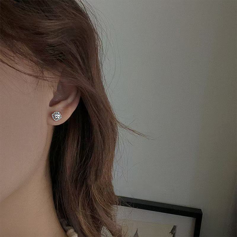 Choucong Brand Stud Earrings Luxury Jewelry 925 Sterling Silver Round Cut Lab Moissanite Diamond Party Eternity Ins Sweet Cute Women Wedding Earring G