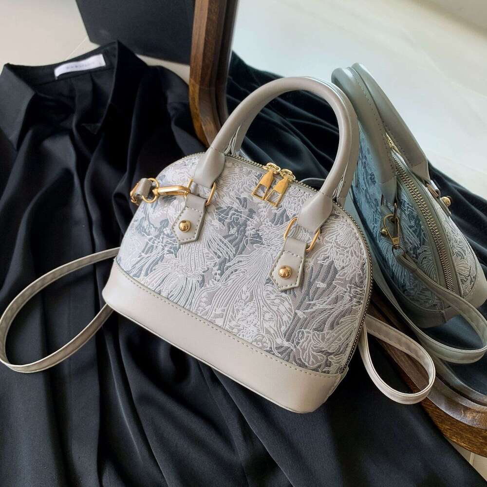 Crossbody casual commuting hand-held shell bag, women's 2025 spring new style, simple and fashionable single shoulder