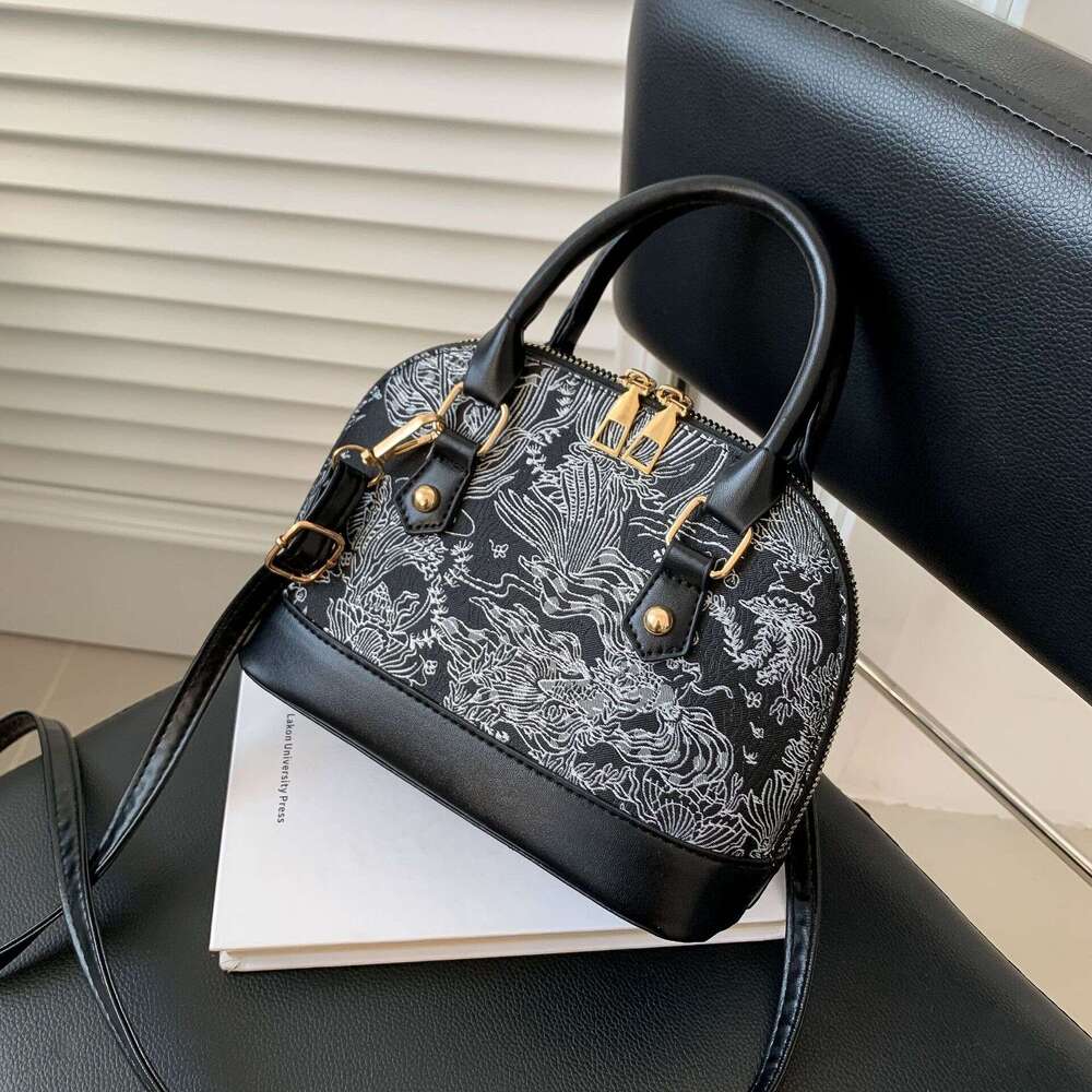 Crossbody casual commuting hand-held shell bag, women's 2025 spring new style, simple and fashionable single shoulder
