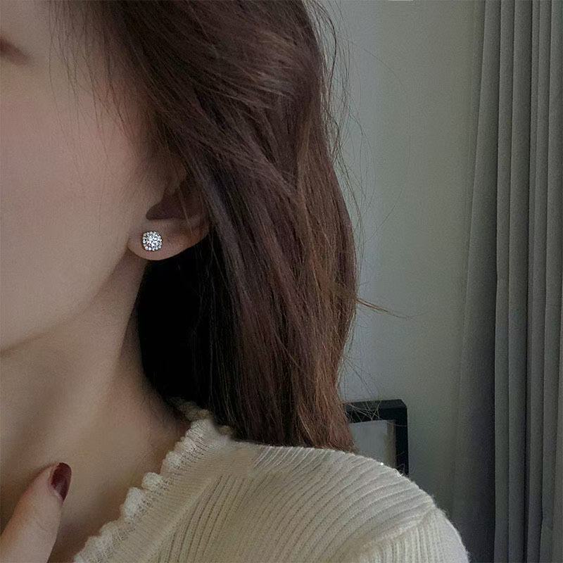 Choucong Brand Stud Earrings Luxury Jewelry 925 Sterling Silver Round Cut Lab Moissanite Diamond Party Eternity Ins Sweet Cute Women Wedding Earring G