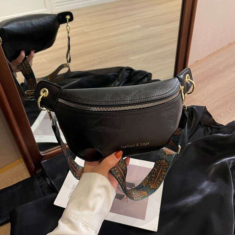 2025S Designer S New Model This Year S Popular Small For Women In Spring Summer New Textured Chest With Wide Shoulder Straps Versatile Commuting Cross