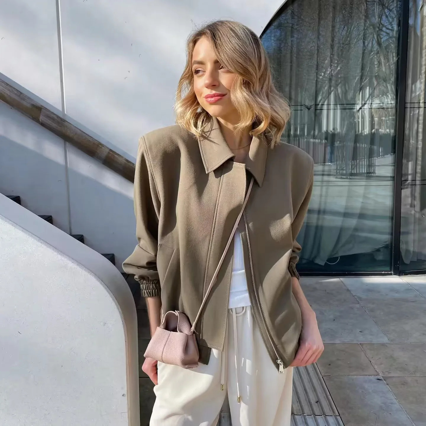 Ins Europe And America Bloggers Wear Lapel Jackets Niche n Short Jackets Solid Color Casual Ladies Coats Womens Outwears 250116