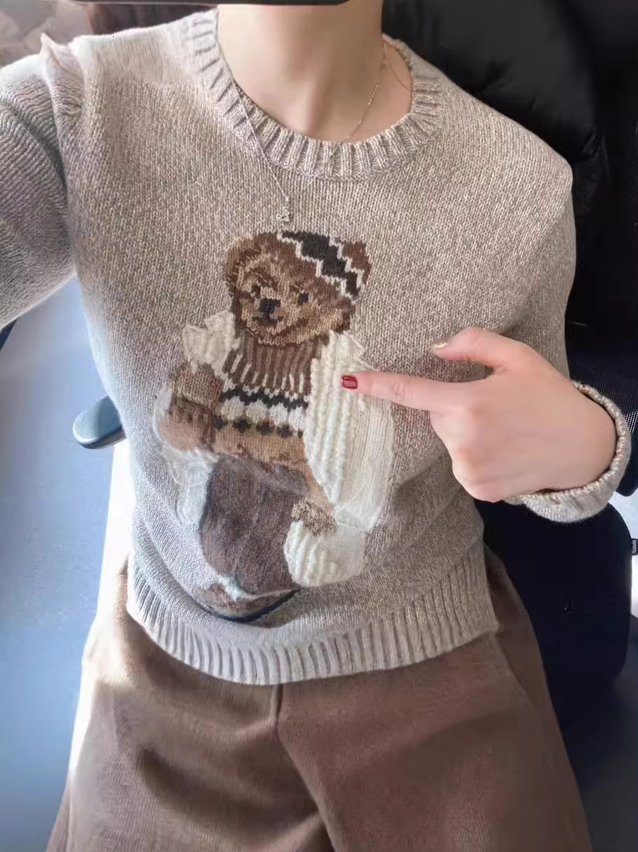 2025 New Women's Knitted Pure Cotton Cartoon Bear High Quality Autumn And Winter Sweater Christmas Atmosphere