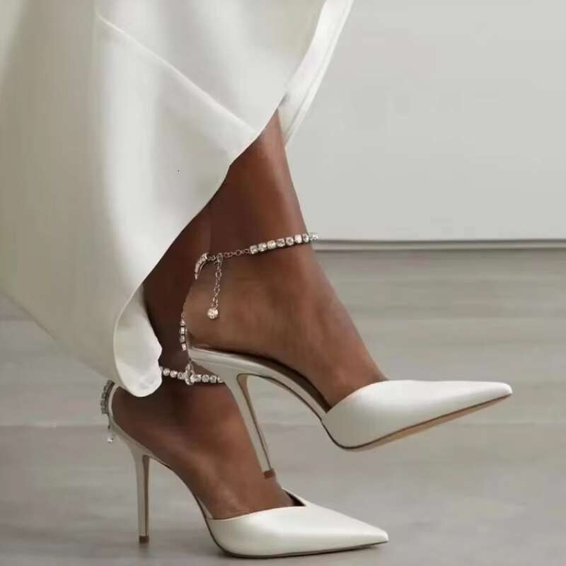 2024 Nw Satin Pumps Crystal Pndant On Word Rhi Chain High Hls Pointd Thin Hl Sxy Sandals Wdding Shos