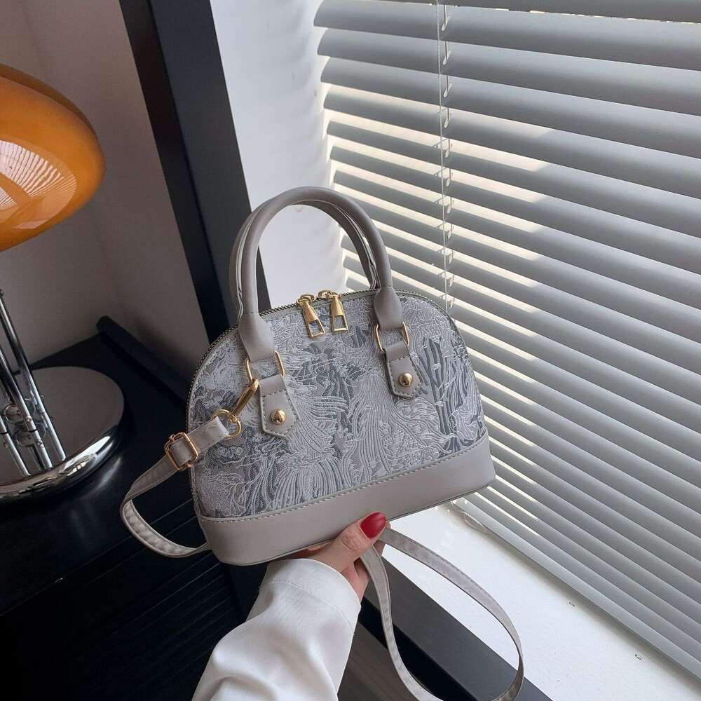 Crossbody casual commuting hand-held shell bag, women's 2025 spring new style, simple and fashionable single shoulder