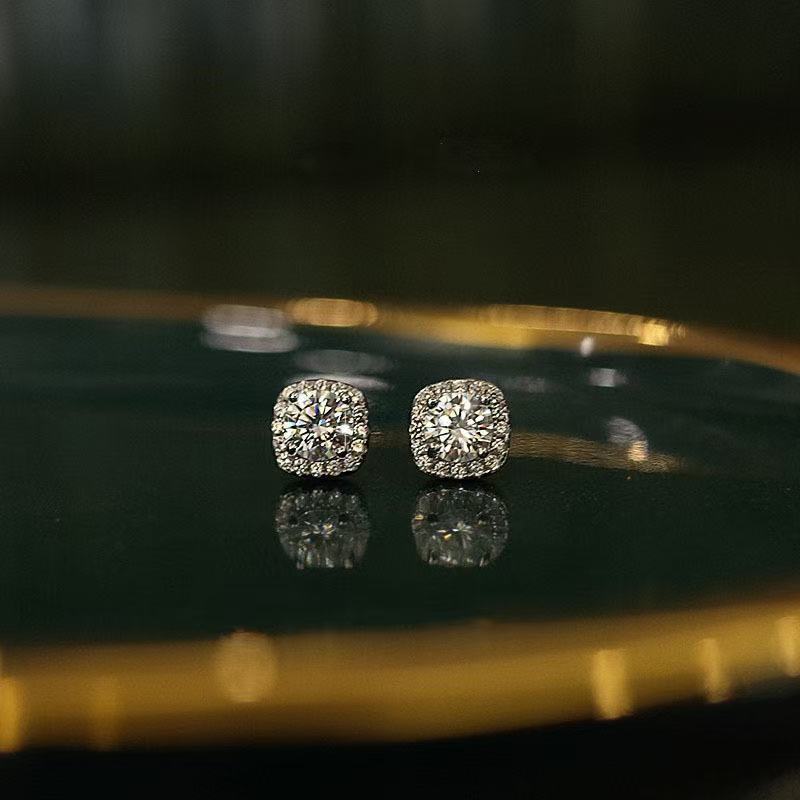 Choucong Brand Stud Earrings Luxury Jewelry 925 Sterling Silver Round Cut Lab Moissanite Diamond Party Eternity Ins Sweet Cute Women Wedding Earring G