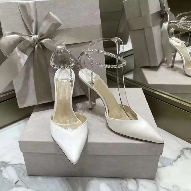 2024 Nw Satin Pumps Crystal Pndant On Word Rhi Chain High Hls Pointd Thin Hl Sxy Sandals Wdding Shos