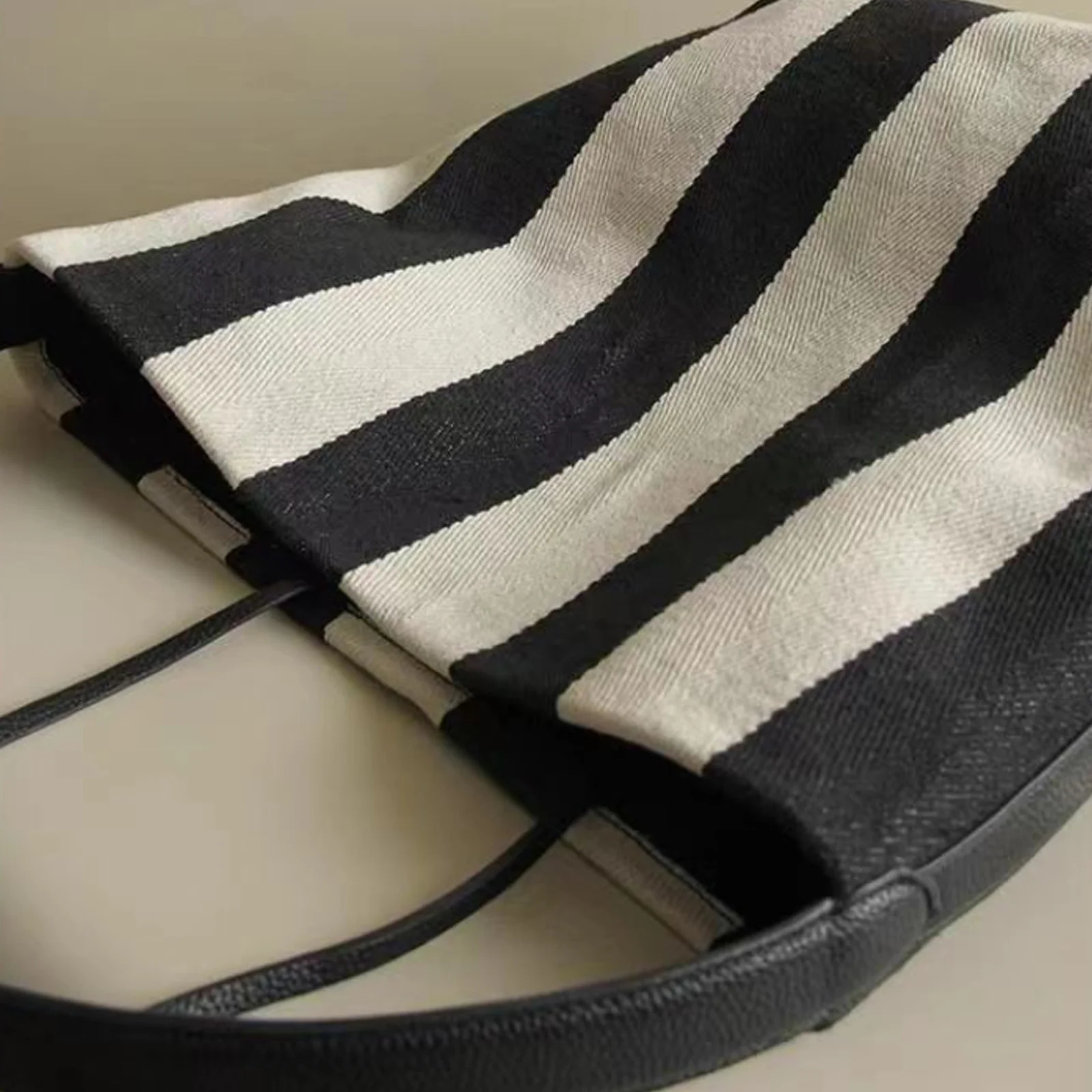 Fashion Wide Stripe Canvas Bucket Bag Womens Large Capacity Commuting Shoulder Bag Casual Versatil Shopping Handbag 250207