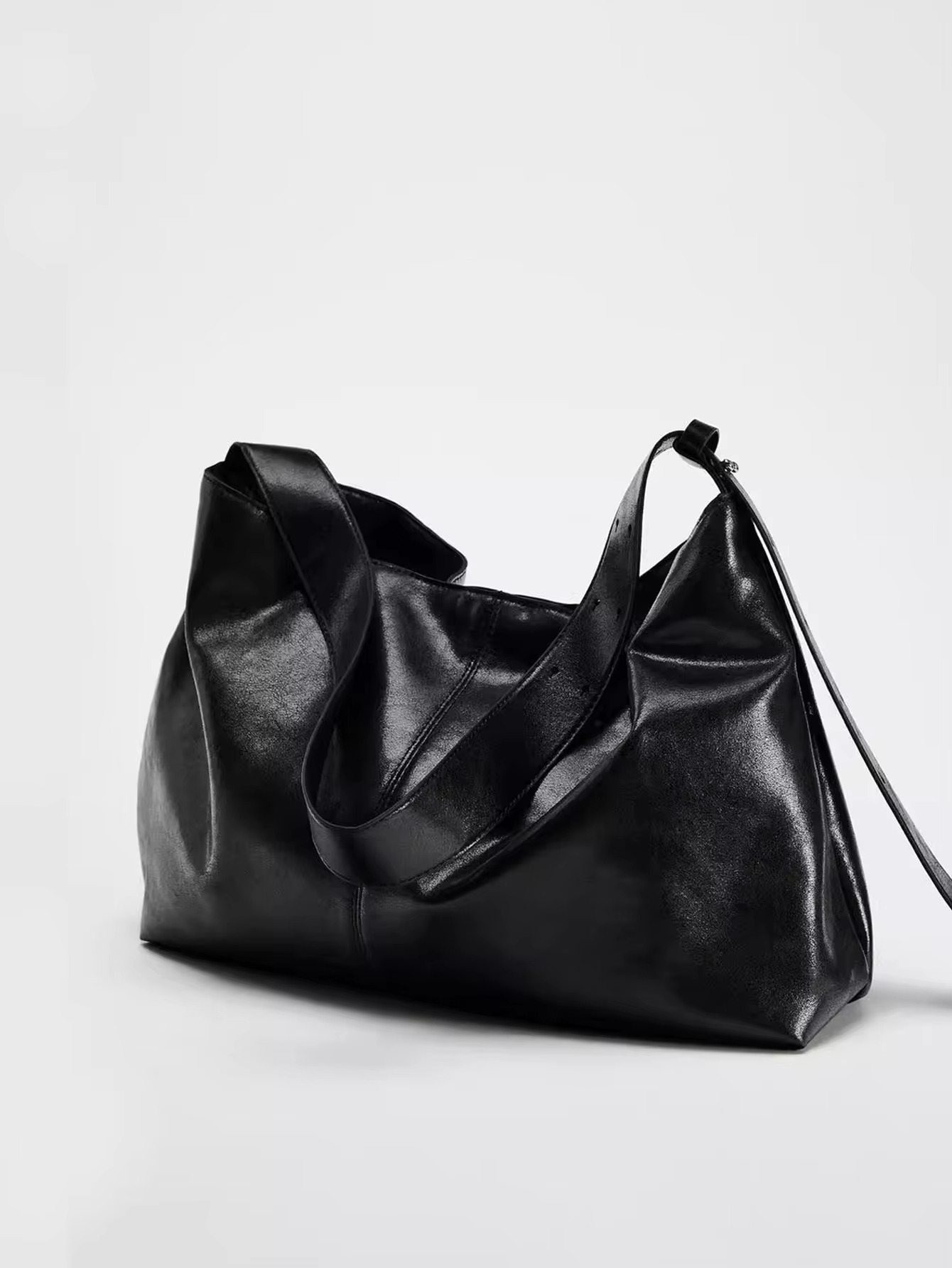New Black Large Capacity Commuter Leisure Single Shoulder Soft Leather Diagonal Cross Tote Bag for Autumn and Winter