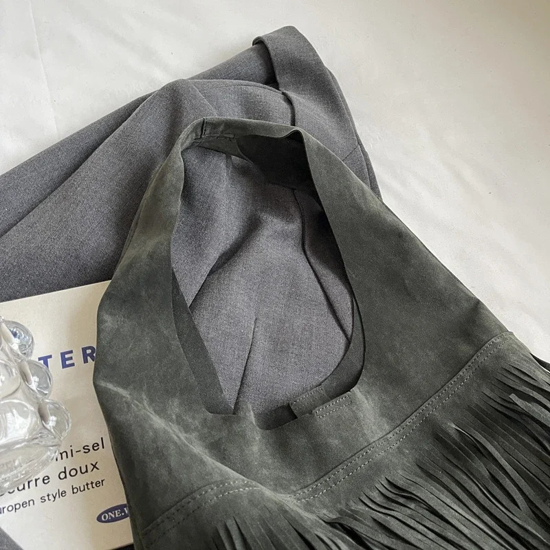 High End Minimalist Tote Bag Autumn/winter Fashionable Tassel Single Shoulder Womens Bag Large Capacity Frosted Bucket Bag 250207