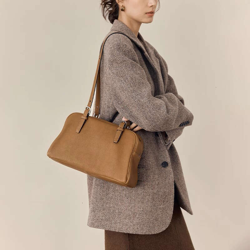 Women's Bags Women's tanned leather, leisurely bowling bag, high-end feeling, commuting large capacity, hand-held single shoulder bag