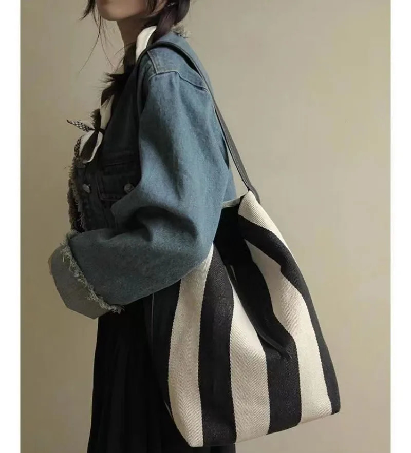 Fashion Wide Stripe Canvas Bucket Bag Womens Large Capacity Commuting Shoulder Bag Casual Versatil Shopping Handbag 250207
