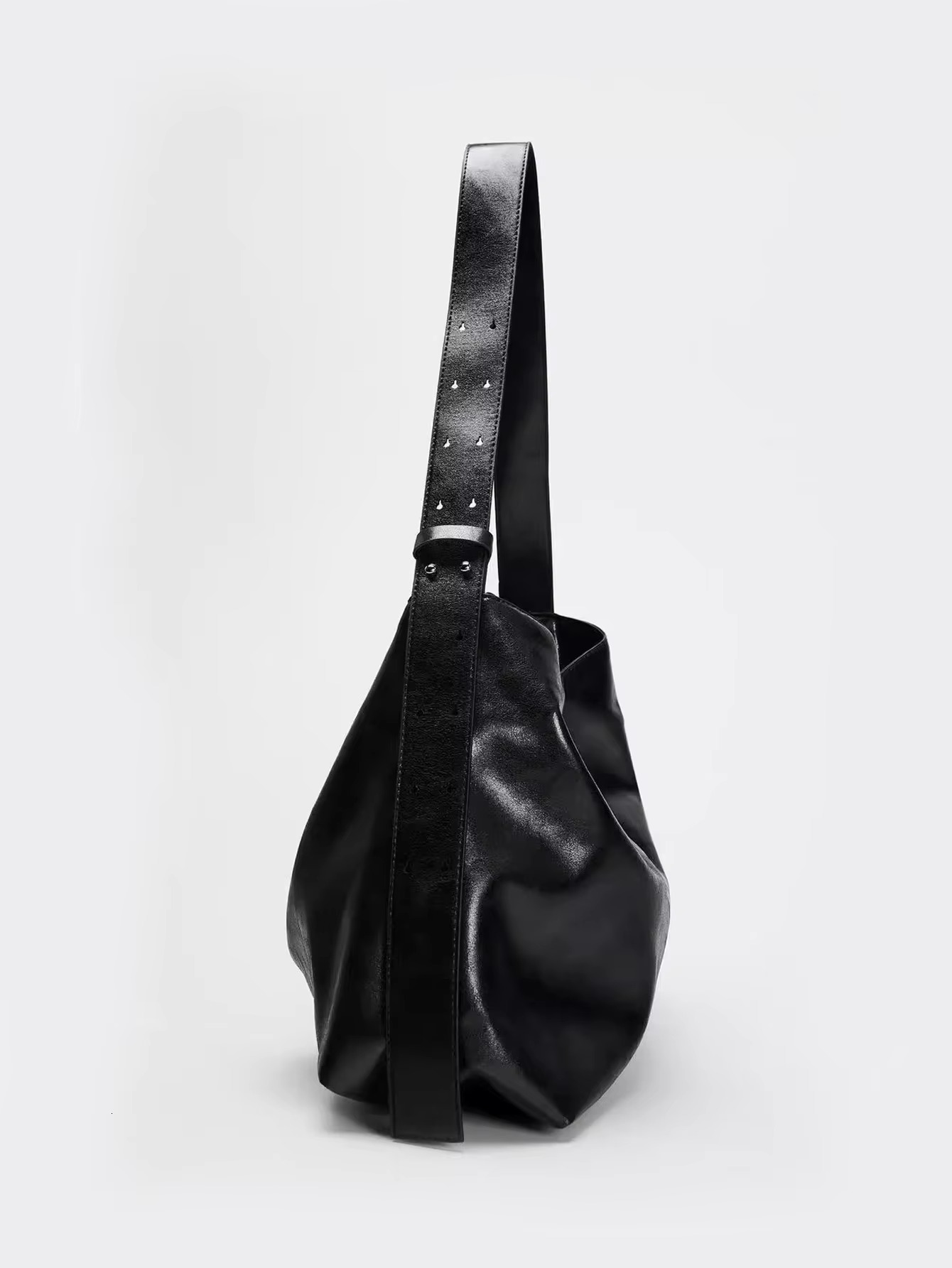 New Black Large Capacity Commuter Leisure Single Shoulder Soft Leather Diagonal Cross Tote Bag for Autumn and Winter