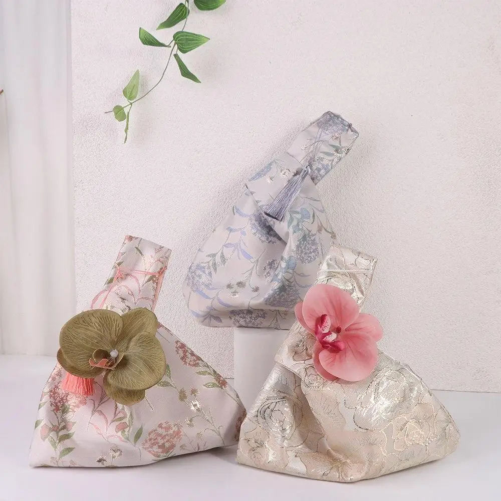 Flower Pendant Lunch Bag Cosmetic Bag Chinese Style Handbag Tassel Knot Wrist Bag Small Item Pouch Cheongsam Accessories 250207