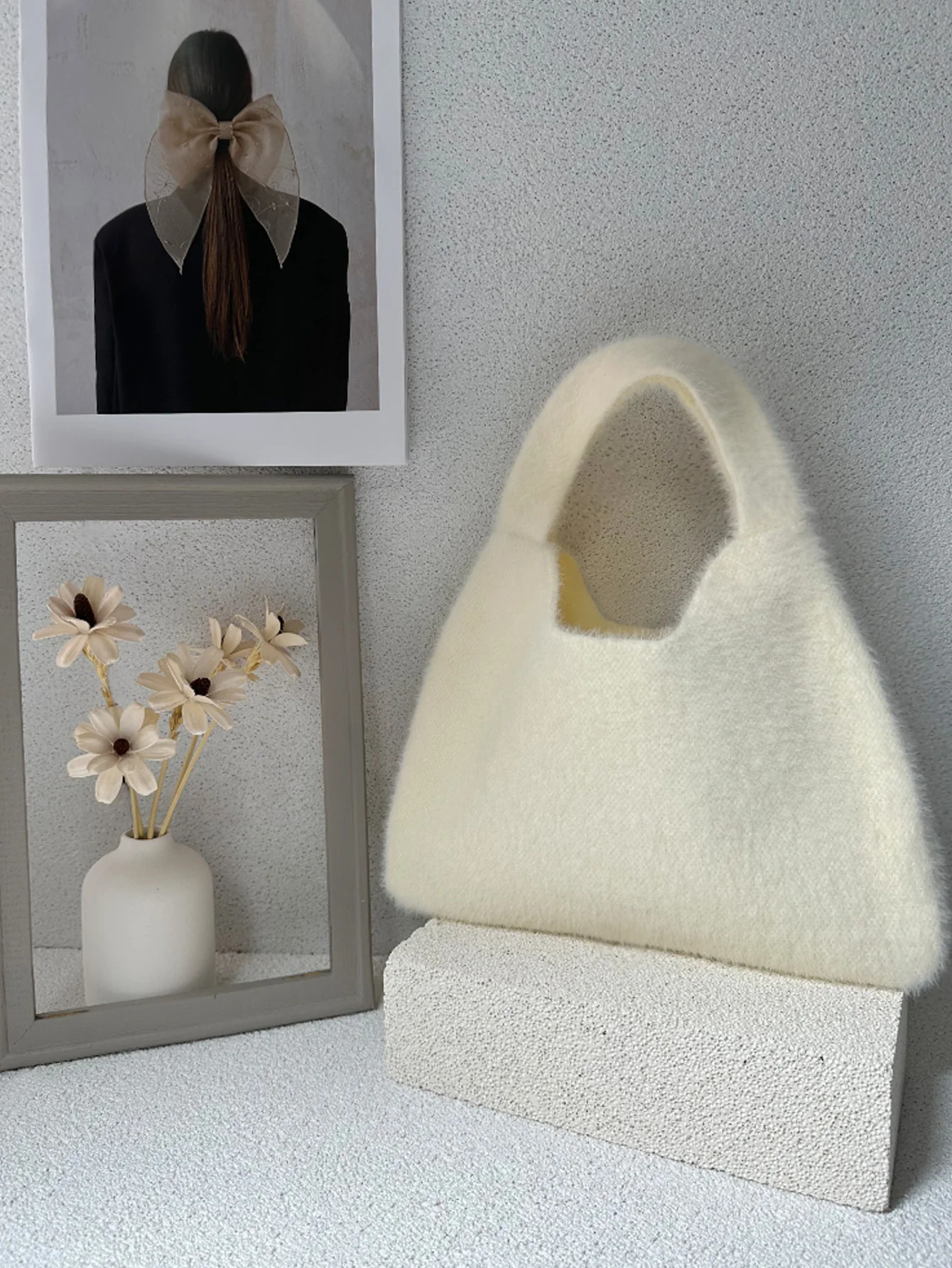 Autumn and winter fashion colorful plush tote bags fashion chain horizontal bags womens simple fluffy pouch wallets are suita 250207