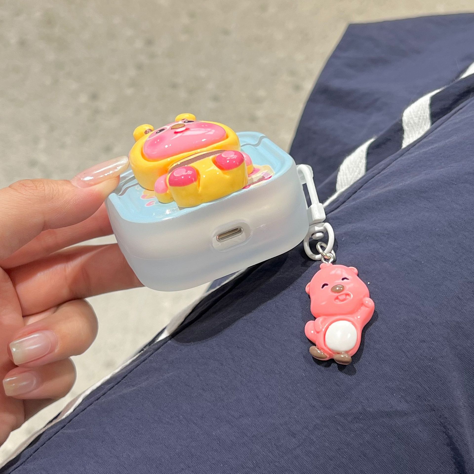 Bee Loopy is suitable for Pro2 and Pro3 protective cases, Apple earphones, and Airpod2 protective cases