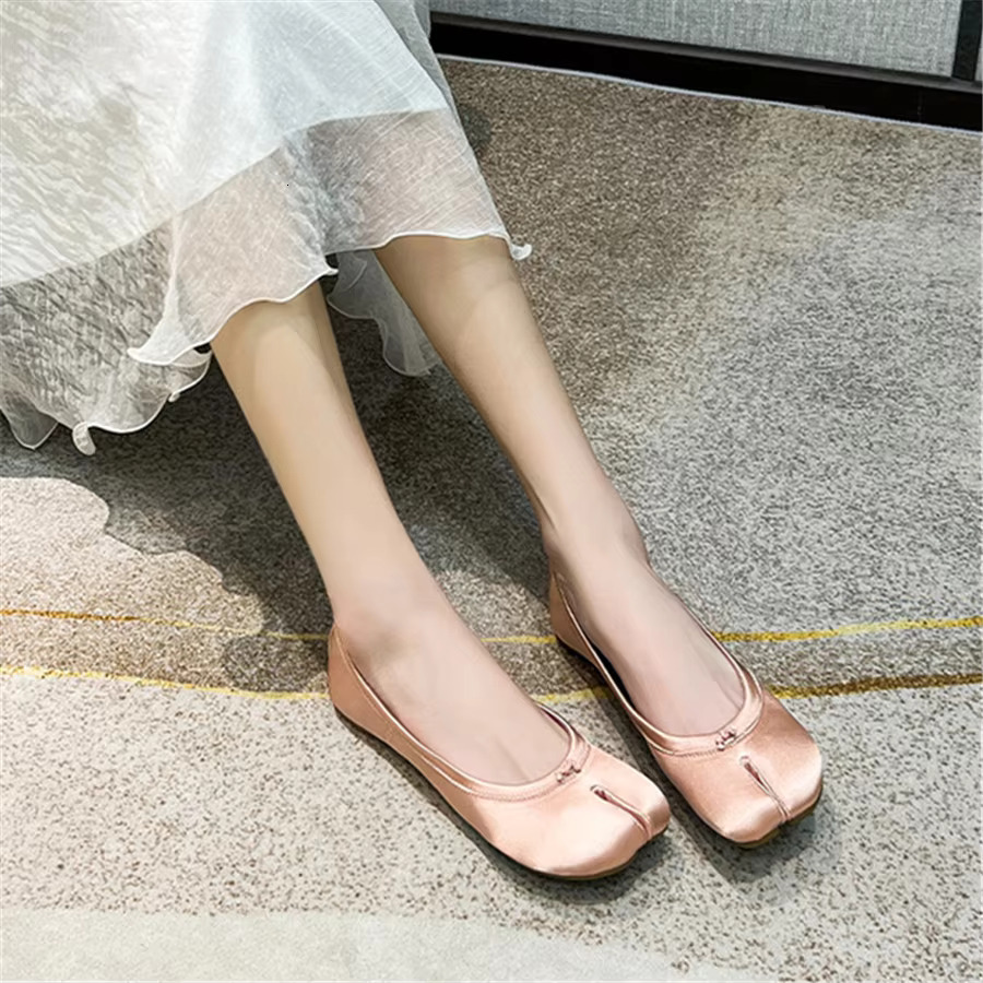 Split Toe Satin Women Flats Fashion Ballet Tabi Shoes Female Slip-on Loafers Ladies Espadrilles Casual atillas Mujer