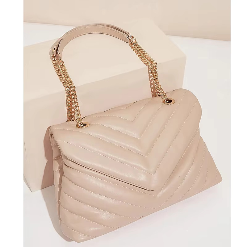 2022 New Casual Crossbody Bags One Shoulder Tote Metal Embroidered Lady's Versatile V Chain Dia Bag