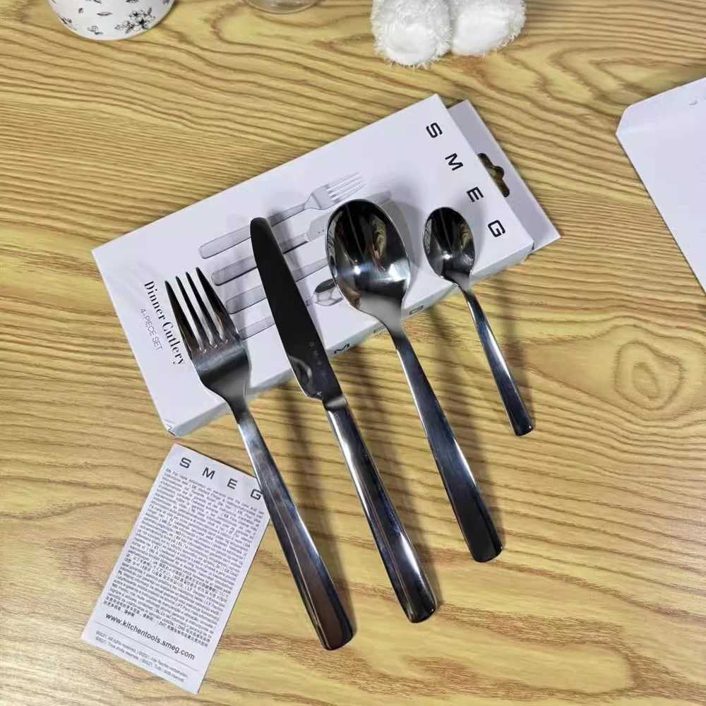 4PC High End Western style Knife and Fork Cutlery Set Stainless Steel Household Dessert Spoon Knife and Fork Kitchen Dinnerware X250210