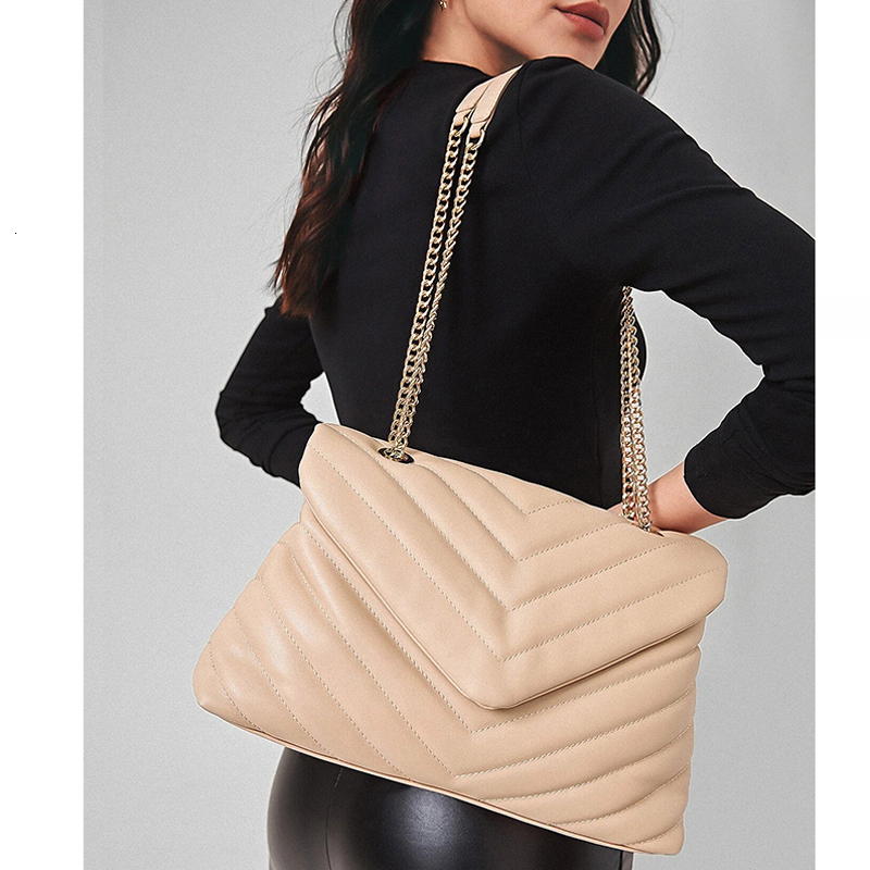 2022 New Casual Crossbody Bags One Shoulder Tote Metal Embroidered Lady's Versatile V Chain Dia Bag
