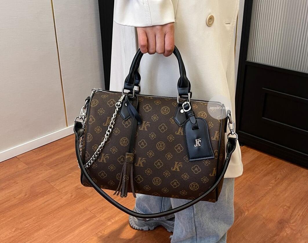 30cm designer bag crossbody shoulder designer bags designer women bag black mini tote luxury purses for women gold letters hand bag top handle dhgate