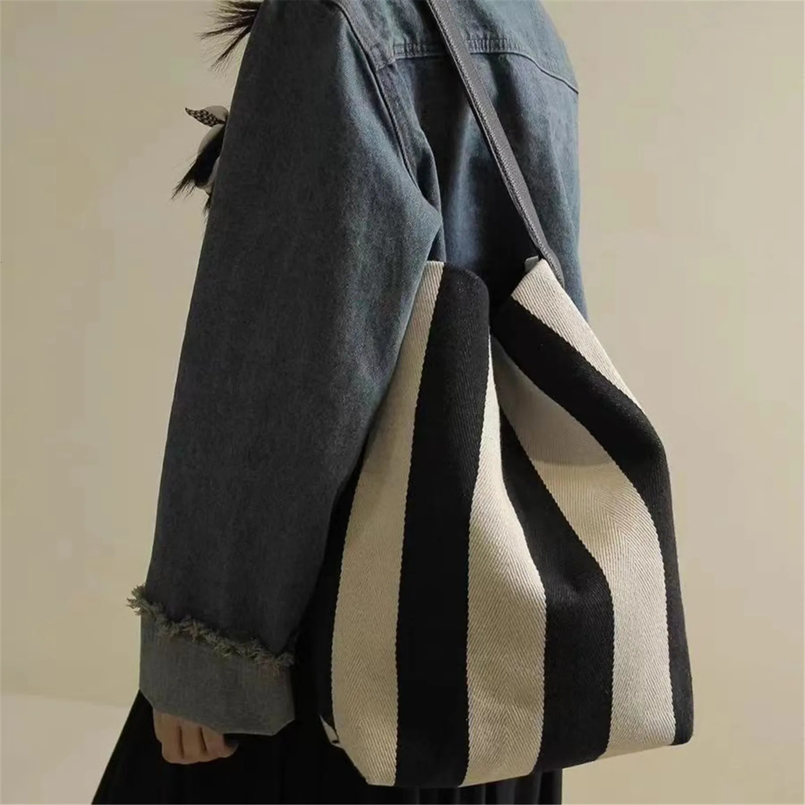 Fashion Wide Stripe Canvas Bucket Bag Womens Large Capacity Commuting Shoulder Bag Casual Versatil Shopping Handbag 250207