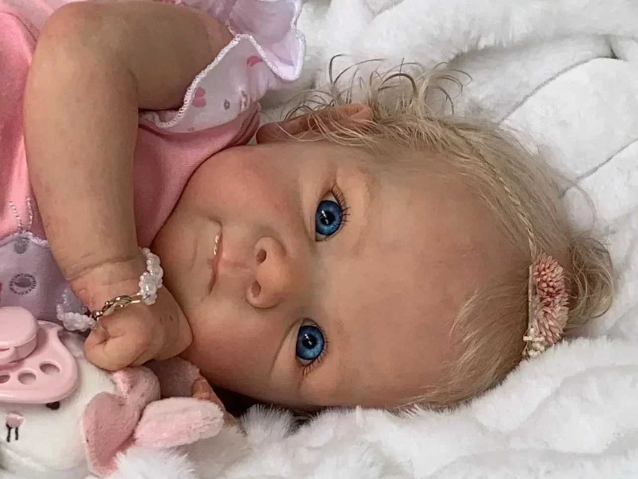45CM Reborn Baby Doll Bettie with Blonde Hair Soft Body Real Life Newborn Baby Dolls Hand Detailed Painted Visible Veins Dolls X2502101