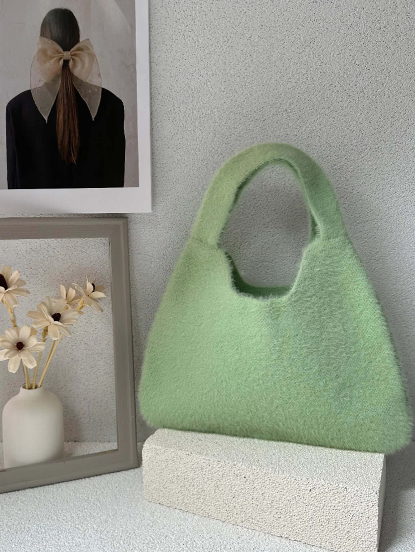 Autumn and winter fashion colorful plush tote bags fashion chain horizontal bags womens simple fluffy pouch wallets are suita 250207