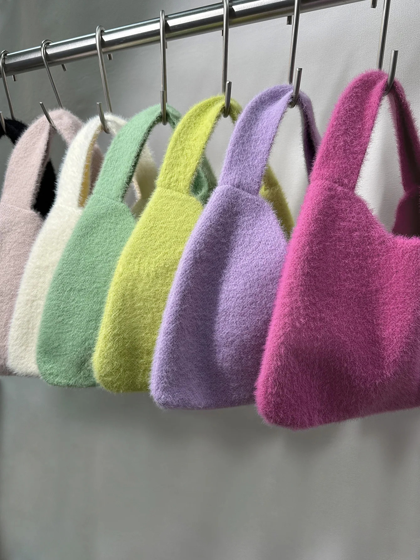 Autumn and winter fashion colorful plush tote bags fashion chain horizontal bags womens simple fluffy pouch wallets are suita 250207