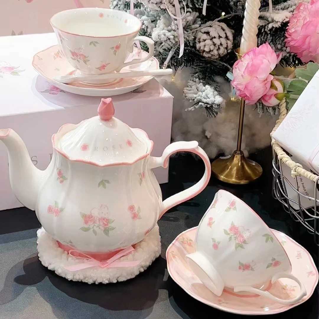 Cups Saucers French Ceramic Cup and Saucer Teapot Set Retro Rose Rabbit Girl Heart Coffee Afternoon Tea High Value CL250211