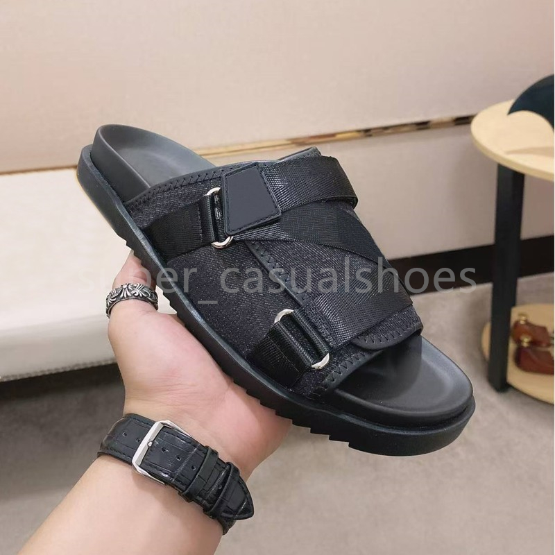 Designer Slides Men Beach Slippers Classic Metal Buckle Slides Summer Fall Mules Outdoor Waterproof Luxury Chypre Sandals