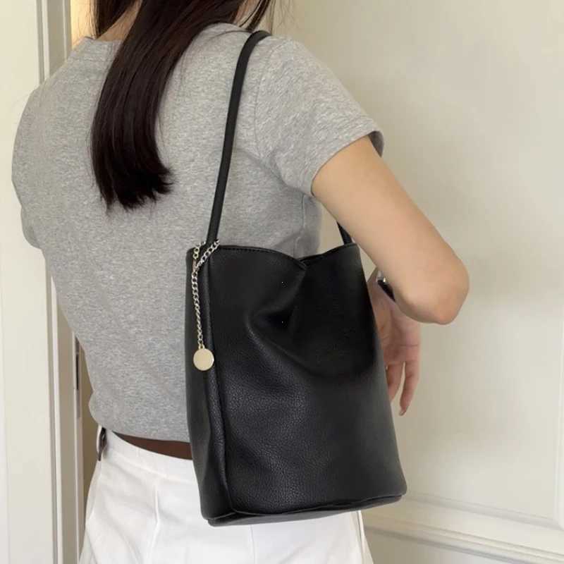 Homemade Bag Womens 2025 New Soft Leather Portable Bucket Bag All Mah Commuter Shoulder Underarm Bag Wallet and HandbagXJ250412