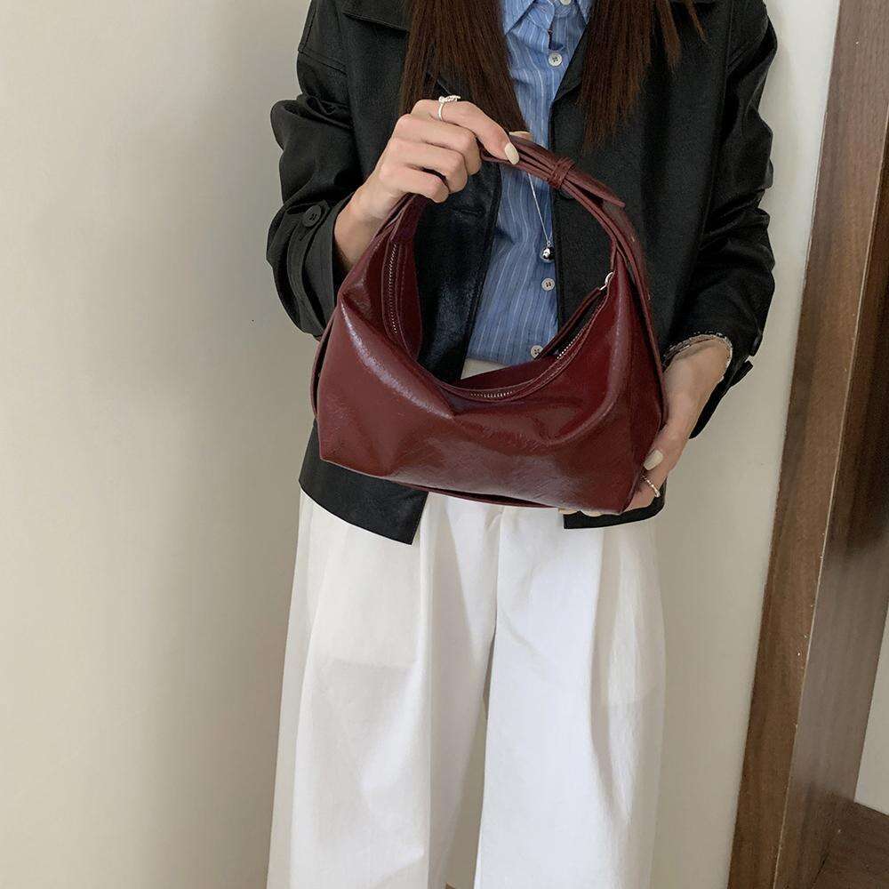 Women's Bags Satisfied with the autumn and winter collection of niche patent leather shiny suede, personalized multi color handheld single should