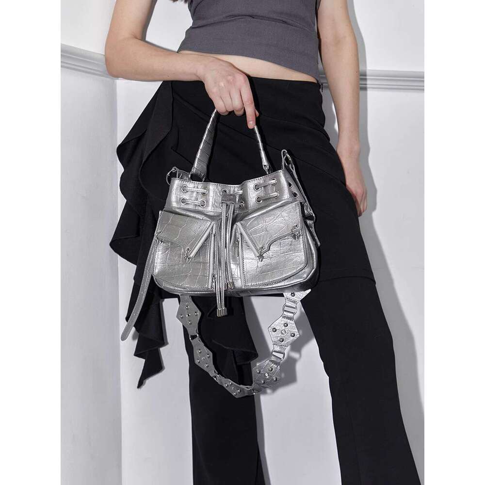 Women's Bags New niche high-end silver crescent bag fashionable shoulder bag versatile armpit bag spicy girl motorcycle women's bag
