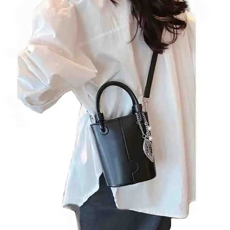 2024 New Fi Bucket Shoulder Bag Fashionable and Elegant Womens Cross body Handbag Womens Handbag Shoulder BagXJ250412