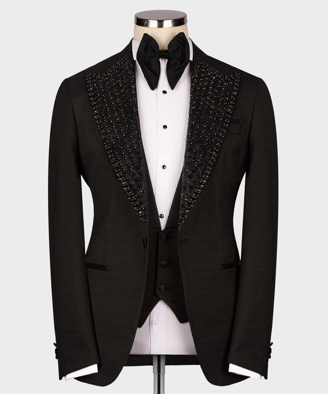 2025 New Fashion Handsome Slim Fit Groom Tuxedos Mans Suits Jackets One Button Business Casual Suit Shawl Lapel Beading Bridegroom Tailor Custom Made